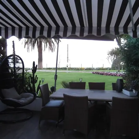 Chateau De La Mer 2 *
